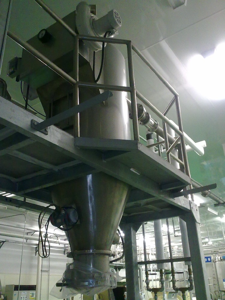 對于比重較輕的細微粉，可選用稀相低負壓輸送設(shè)備
