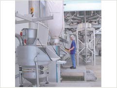 既有噸包投料又有小袋投料，選哪種加料設(shè)備？