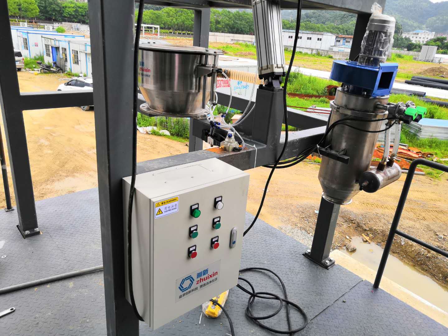 噸袋粉料如何實(shí)現(xiàn)無(wú)塵投料