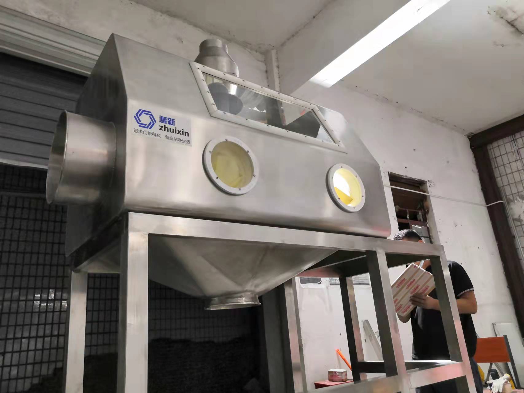 涂料、顏料精細(xì)化工行業(yè)手套箱投料站應(yīng)用實(shí)例